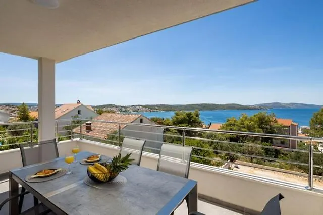 Villa Palavra - Apartments With Amazing Views And Shared Heated Pool Trogir