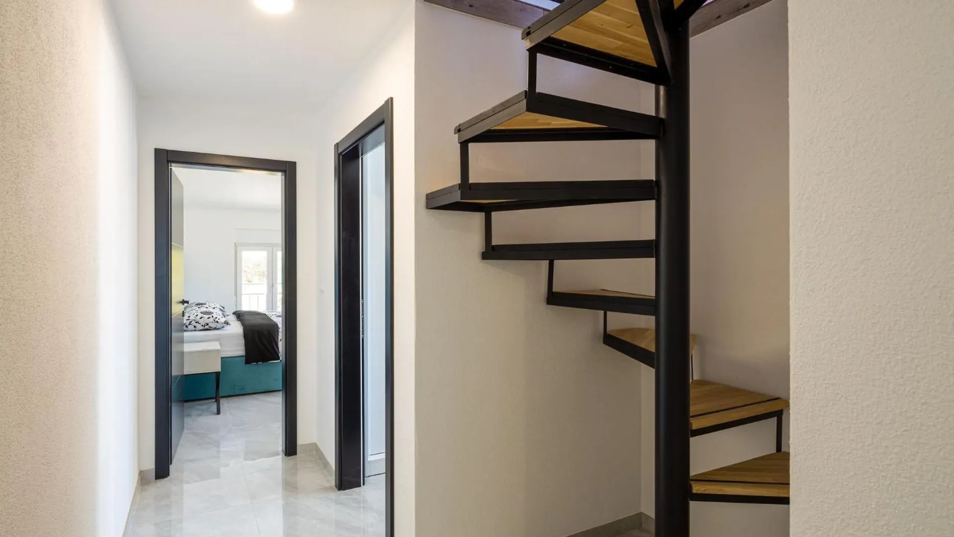 Villa Palavra - Apartments With Amazing Views And Shared Heated Pool Trogir
