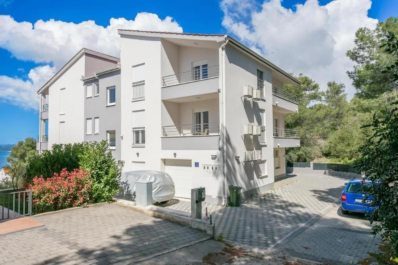 Villa Palavra - Apartments With Amazing Views And Shared Heated Pool Trogir