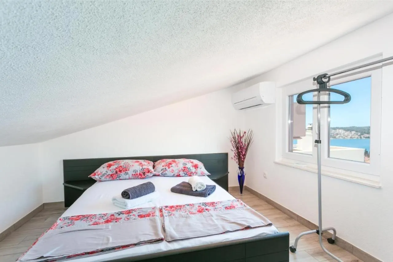 Villa Palavra - Apartments With Amazing Views And Shared Heated Pool Trogir 0*,  Croatia