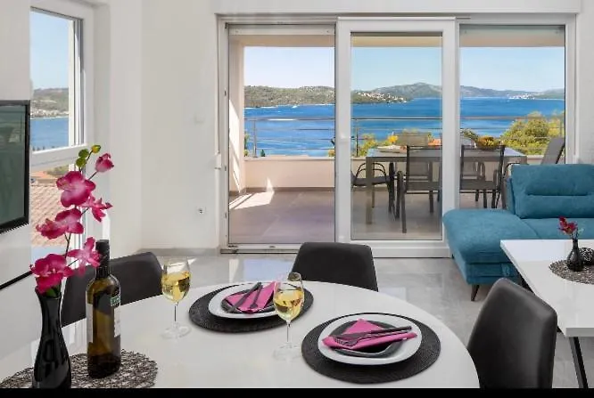 Villa Palavra - Apartments With Amazing Views And Shared Heated Pool Trogir
