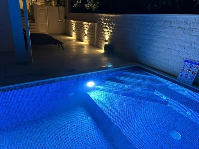 Villa Palavra - Apartments With Amazing Views And Shared Heated Pool Trogir