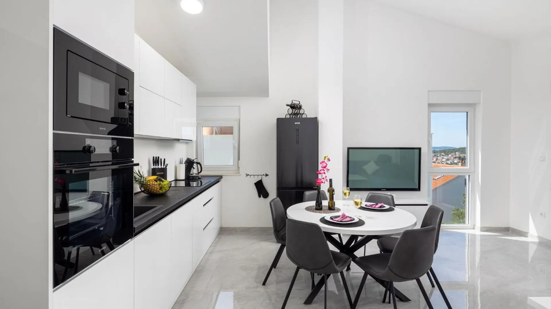 Villa Palavra - Apartments With Amazing Views And Shared Heated Pool Trogir 0*,