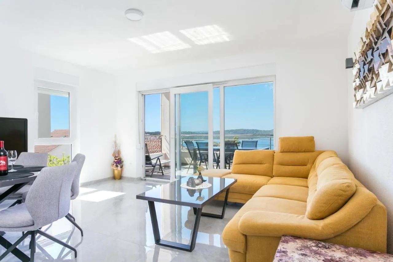 Villa Palavra - Apartments With Amazing Views And Shared Heated Pool Trogir