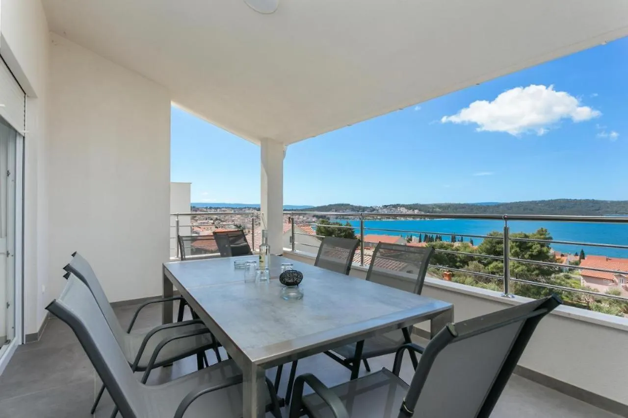 Villa Palavra - Apartments With Amazing Views And Shared Heated Pool Trogir Croatia