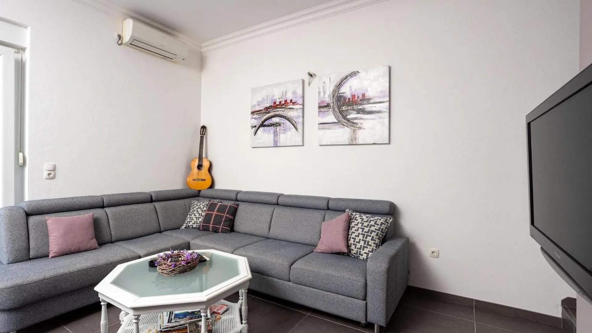 Villa Palavra - Apartments With Amazing Views And Shared Heated Pool Trogir