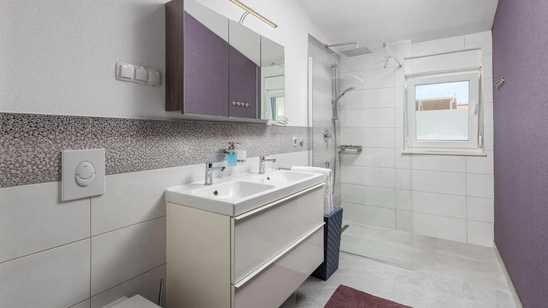 Villa Palavra - Apartments With Amazing Views And Shared Heated Pool Trogir Croatia
