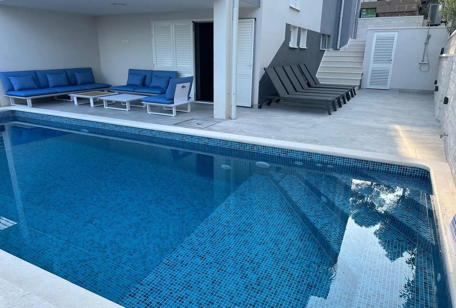 Villa Palavra - Apartments With Amazing Views And Shared Heated Pool Trogir