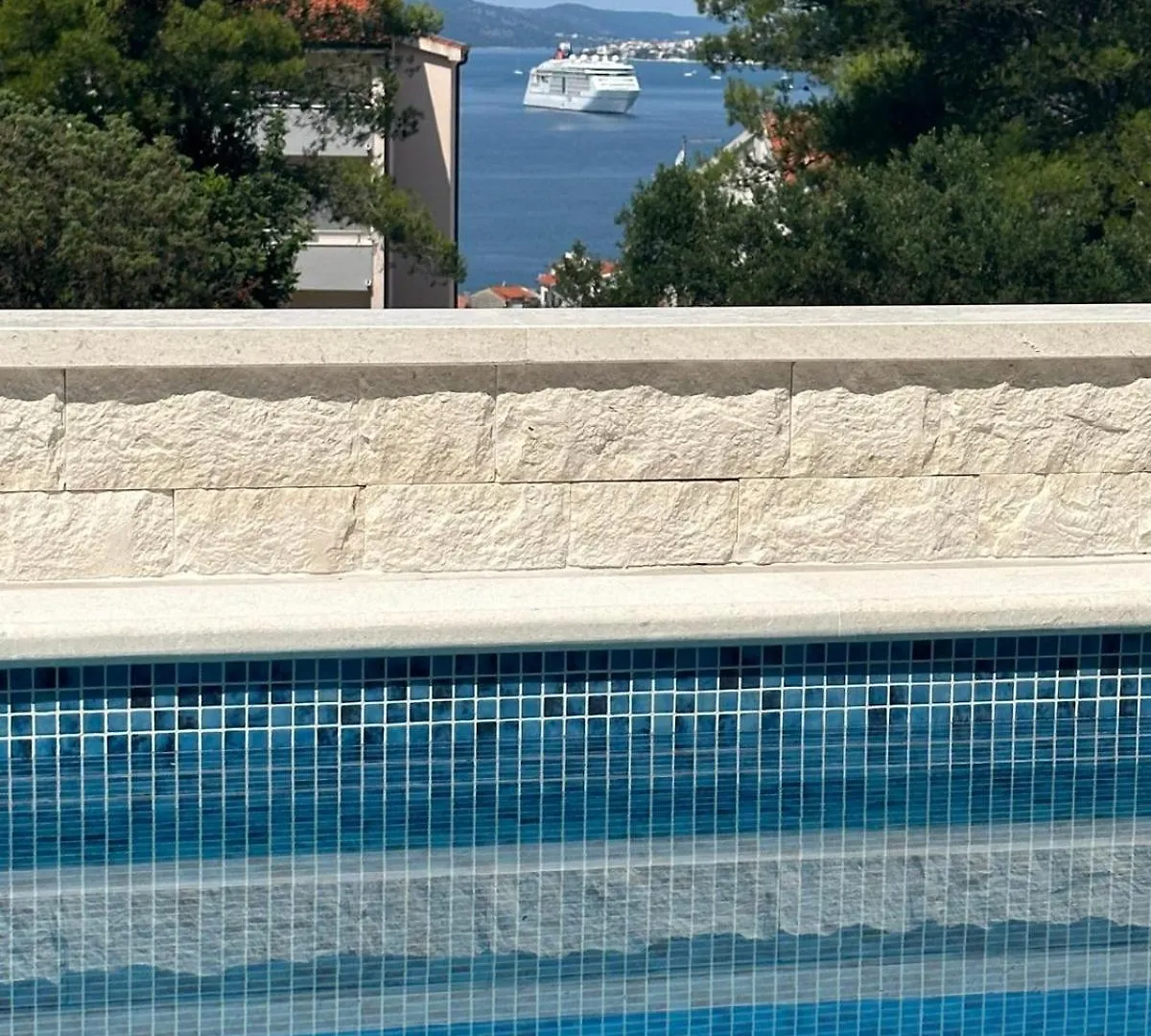 Villa Palavra - Apartments With Amazing Views And Shared Heated Pool Trogir