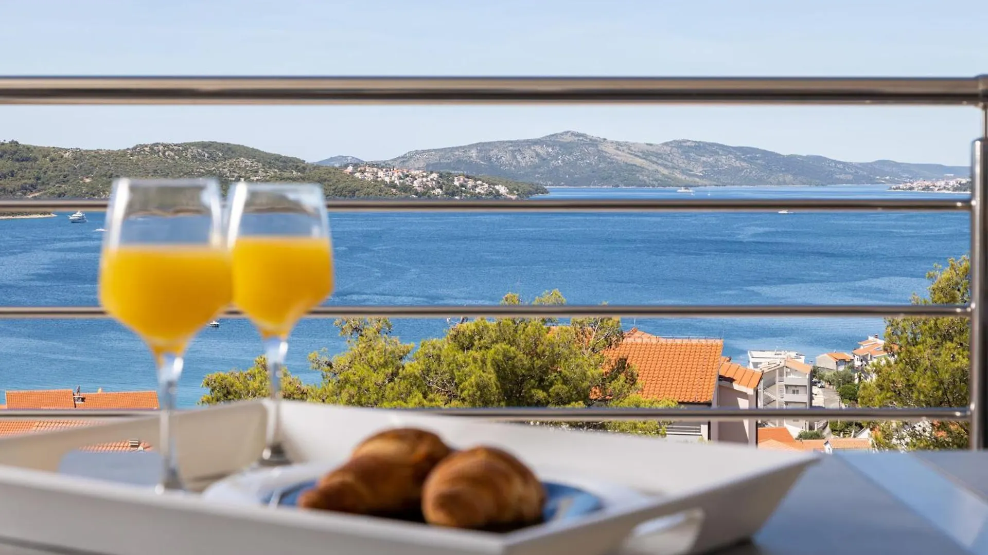 Villa Palavra - Apartments With Amazing Views And Shared Heated Pool Trogir