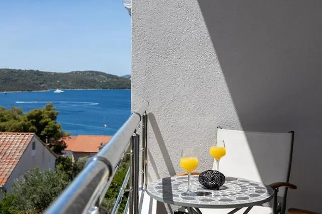 Villa Palavra - Apartments With Amazing Views And Shared Heated Pool Trogir Croatia