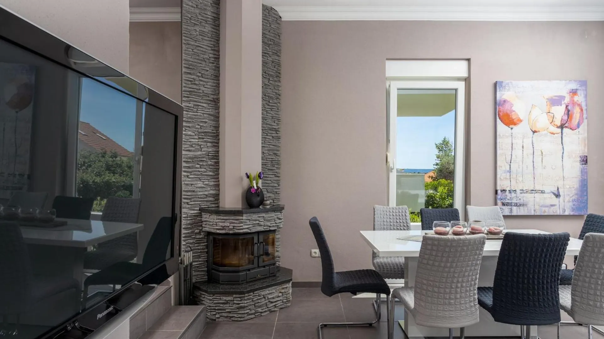 Villa Palavra - Apartments With Amazing Views And Shared Heated Pool Trogir Croatia