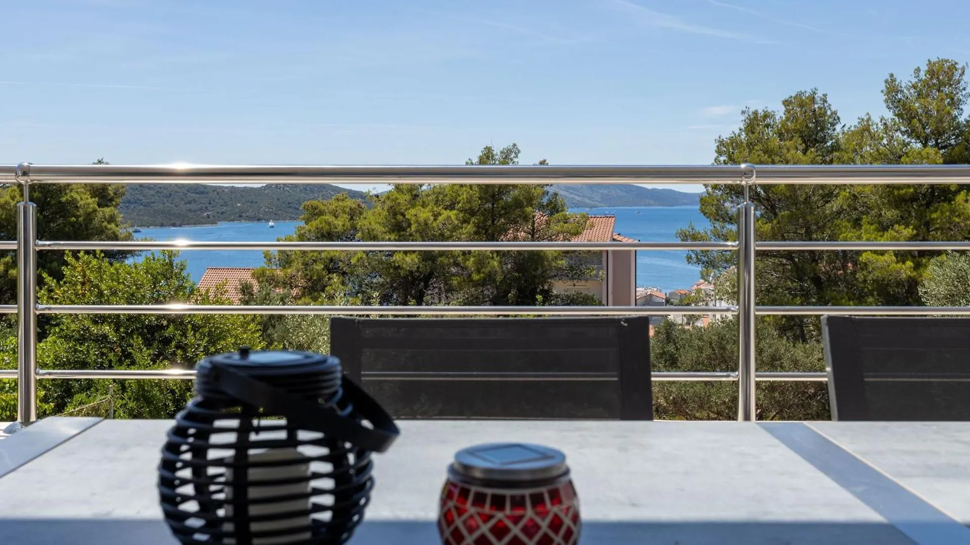 Villa Palavra - Apartments With Amazing Views And Shared Heated Pool Trogir