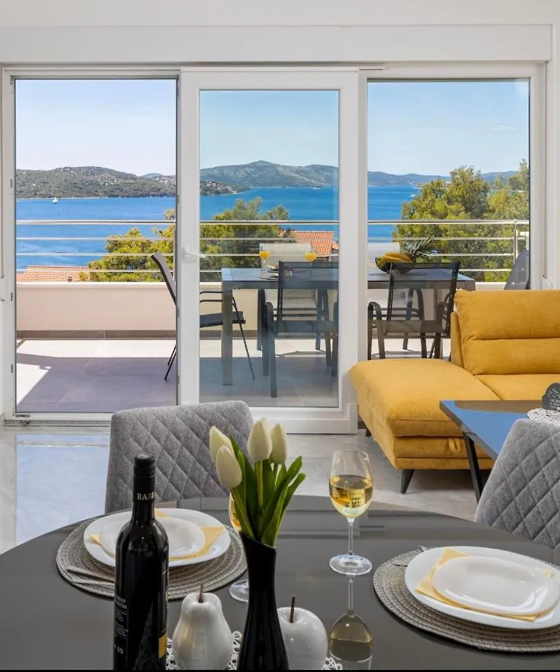 Villa Palavra - Apartments With Amazing Views And Shared Heated Pool Trogir