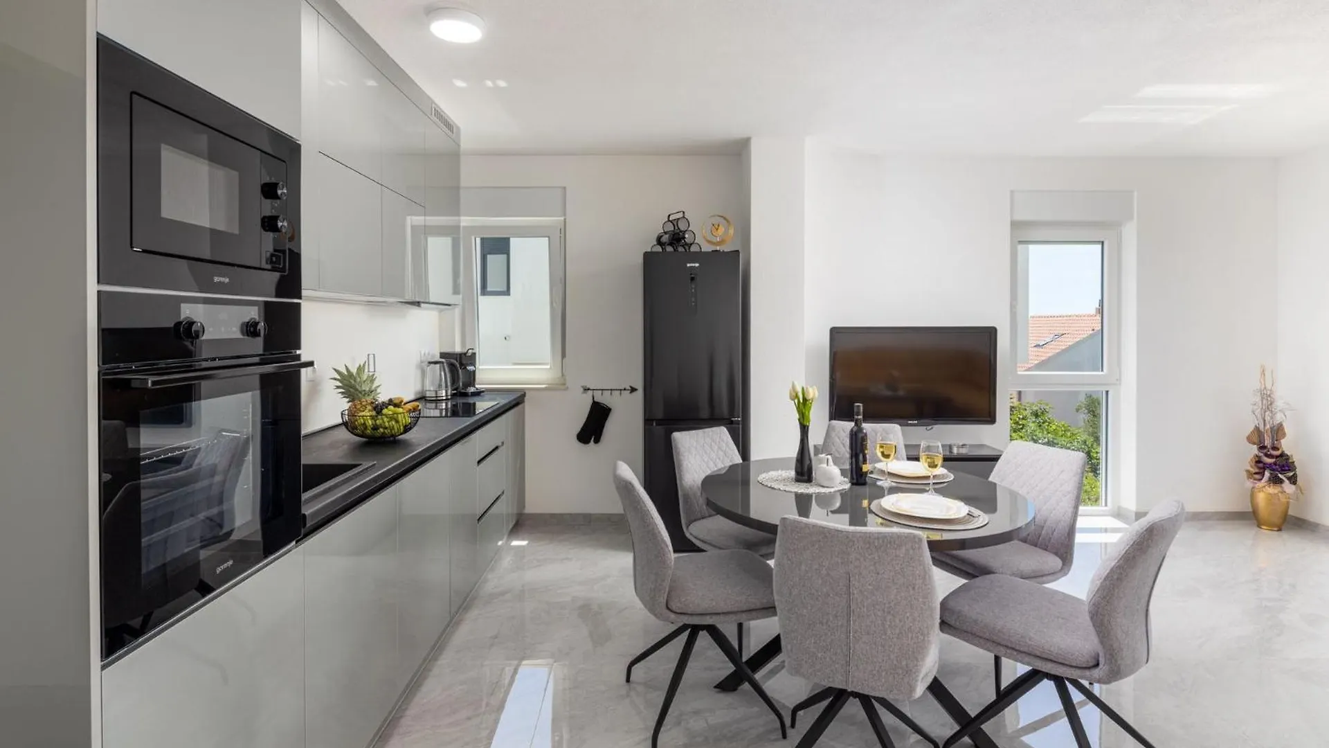 Villa Palavra - Apartments With Amazing Views And Shared Heated Pool Trogir