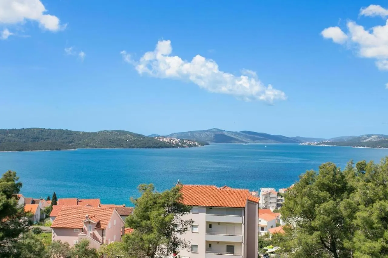 Villa Palavra - Apartments With Amazing Views And Shared Heated Pool Trogir 0*,