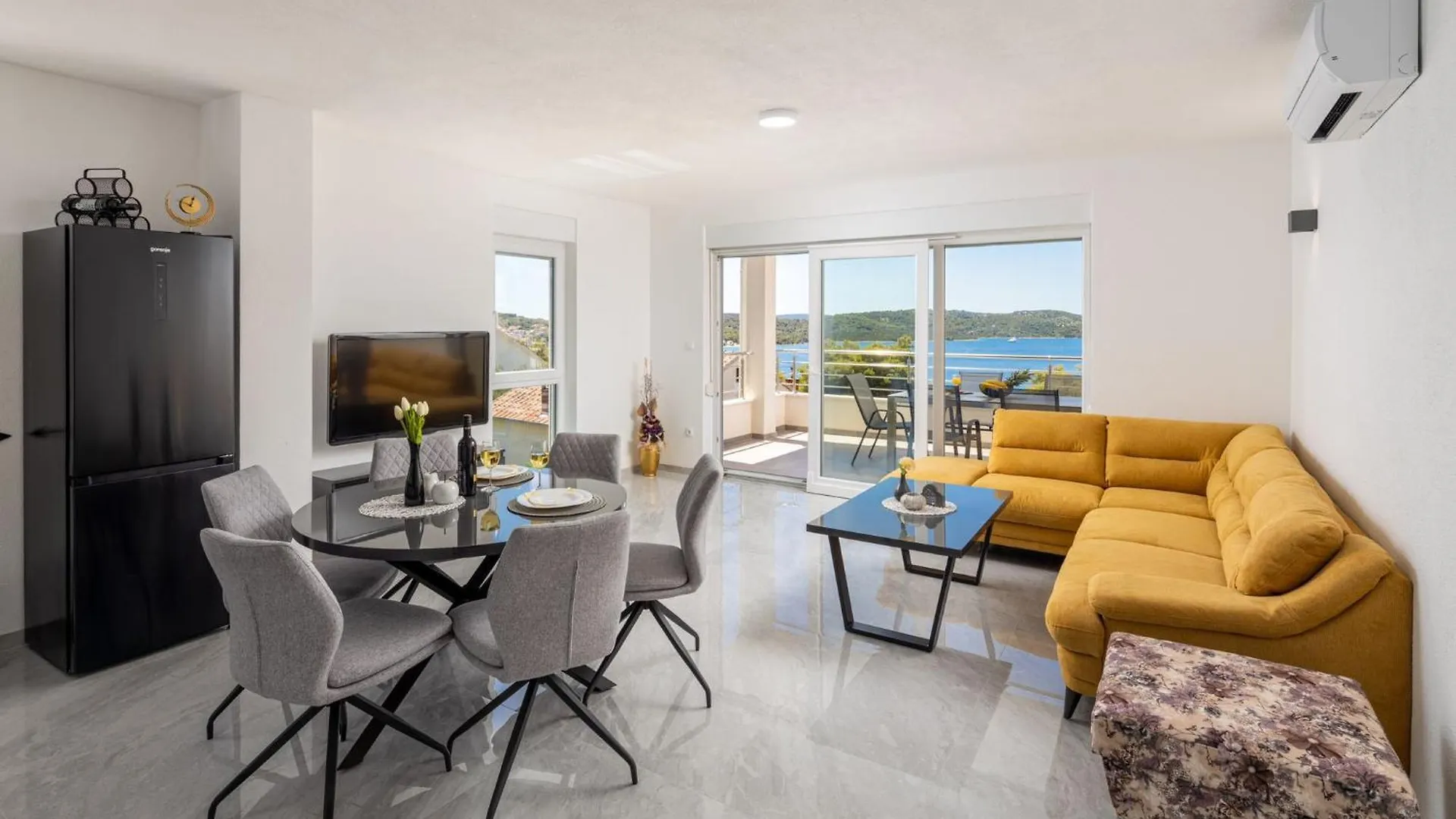 Villa Palavra - Apartments With Amazing Views And Shared Heated Pool Trogir 0*,  Croatia