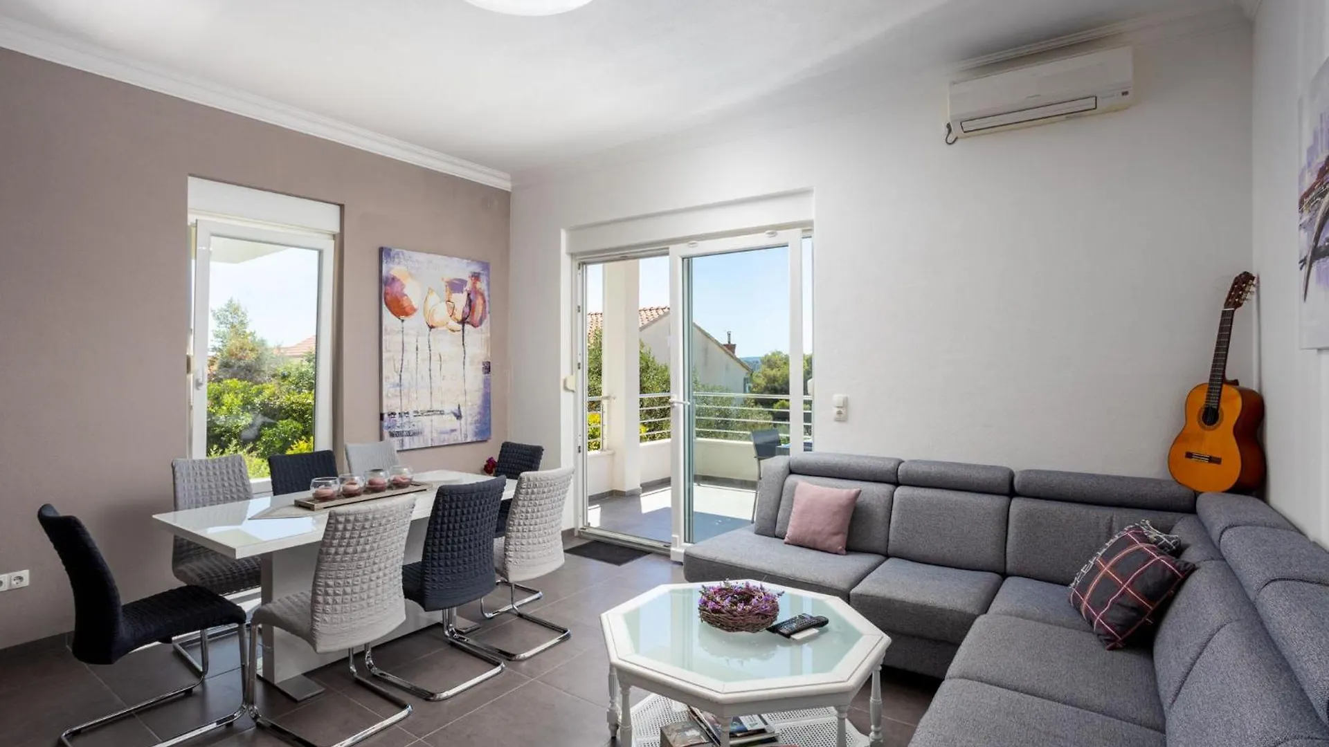 Villa Palavra - Apartments With Amazing Views And Shared Heated Pool Trogir Croatia