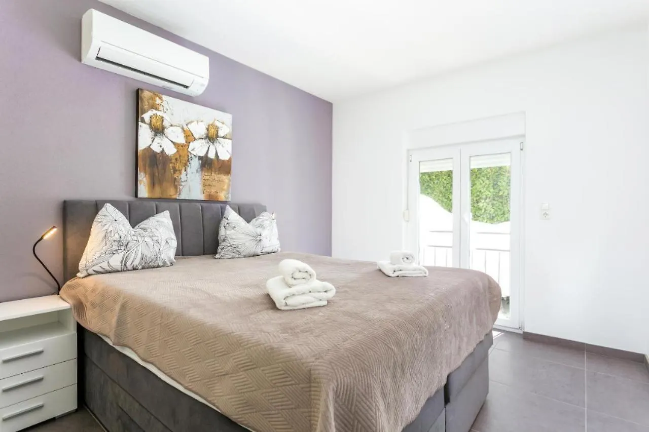 Villa Palavra - Apartments With Amazing Views And Shared Heated Pool Trogir