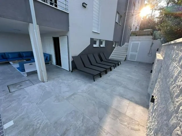 Villa Palavra - Apartments With Amazing Views And Shared Heated Pool Trogir