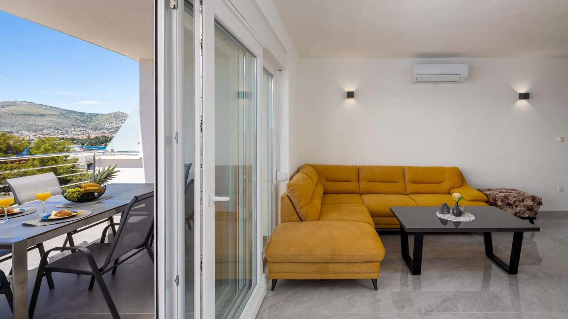 Villa Palavra - Apartments With Amazing Views And Shared Heated Pool Trogir