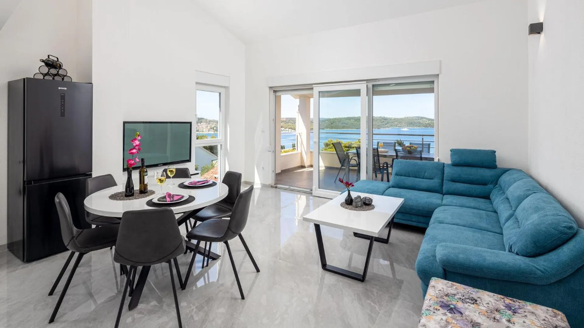 Villa Palavra - Apartments With Amazing Views And Shared Heated Pool Trogir Croatia