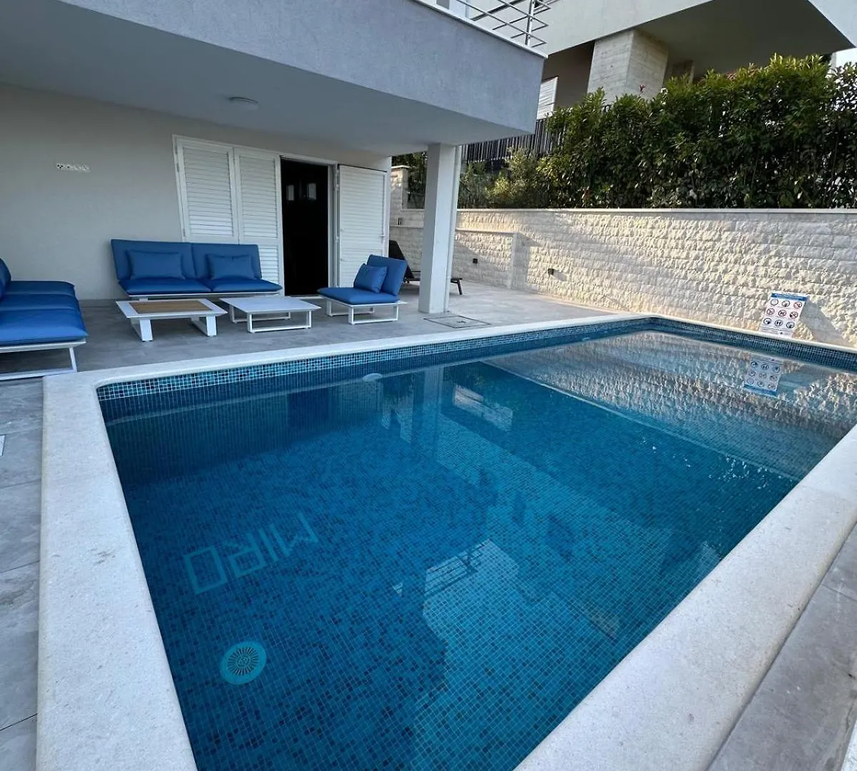 Villa Palavra - Apartments With Amazing Views And Shared Heated Pool Trogir Croatia